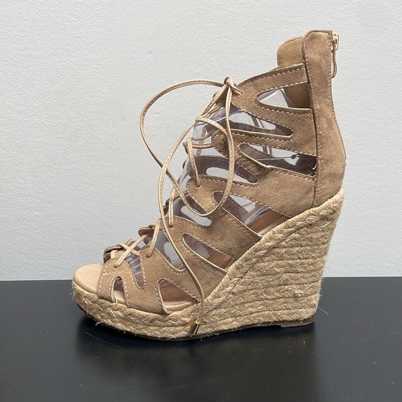 Steve Madden Theea Taupe Cream Tan Suede Lace-Up Wedge Sandals Heel Zipper 8 New - Picture 4 of 8